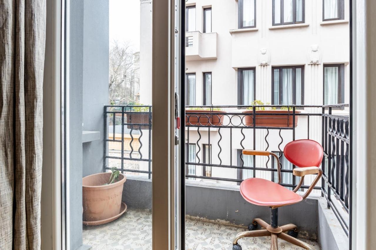 Flat With Balcony And Bosphorus View In Beyoglu Apartment Истанбул Екстериор снимка
