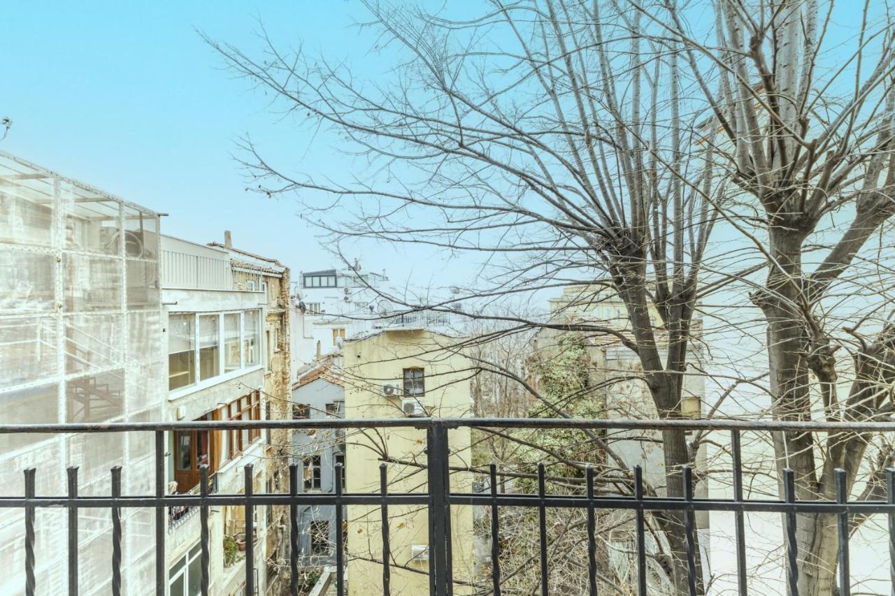 Flat With Balcony And Bosphorus View In Beyoglu Apartment Истанбул Екстериор снимка