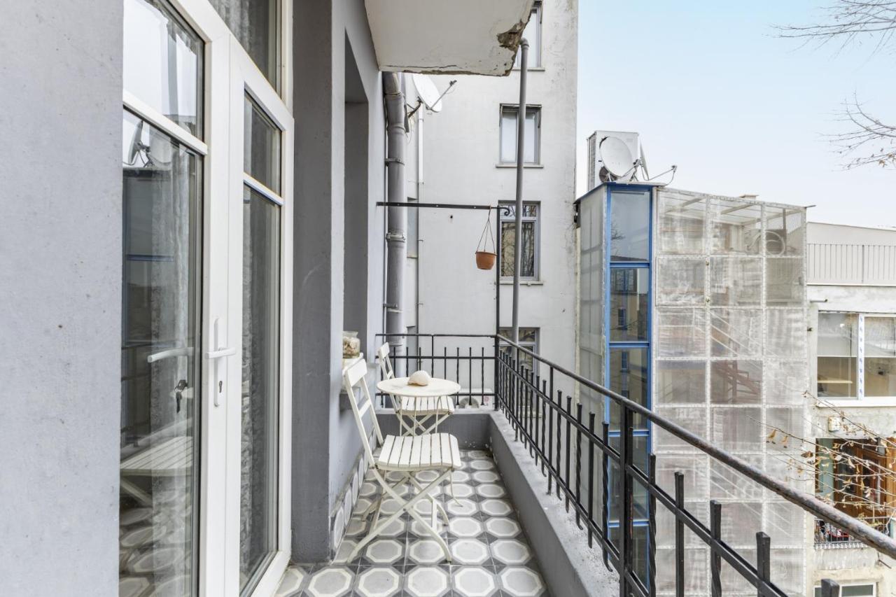 Flat With Balcony And Bosphorus View In Beyoglu Apartment Истанбул Екстериор снимка