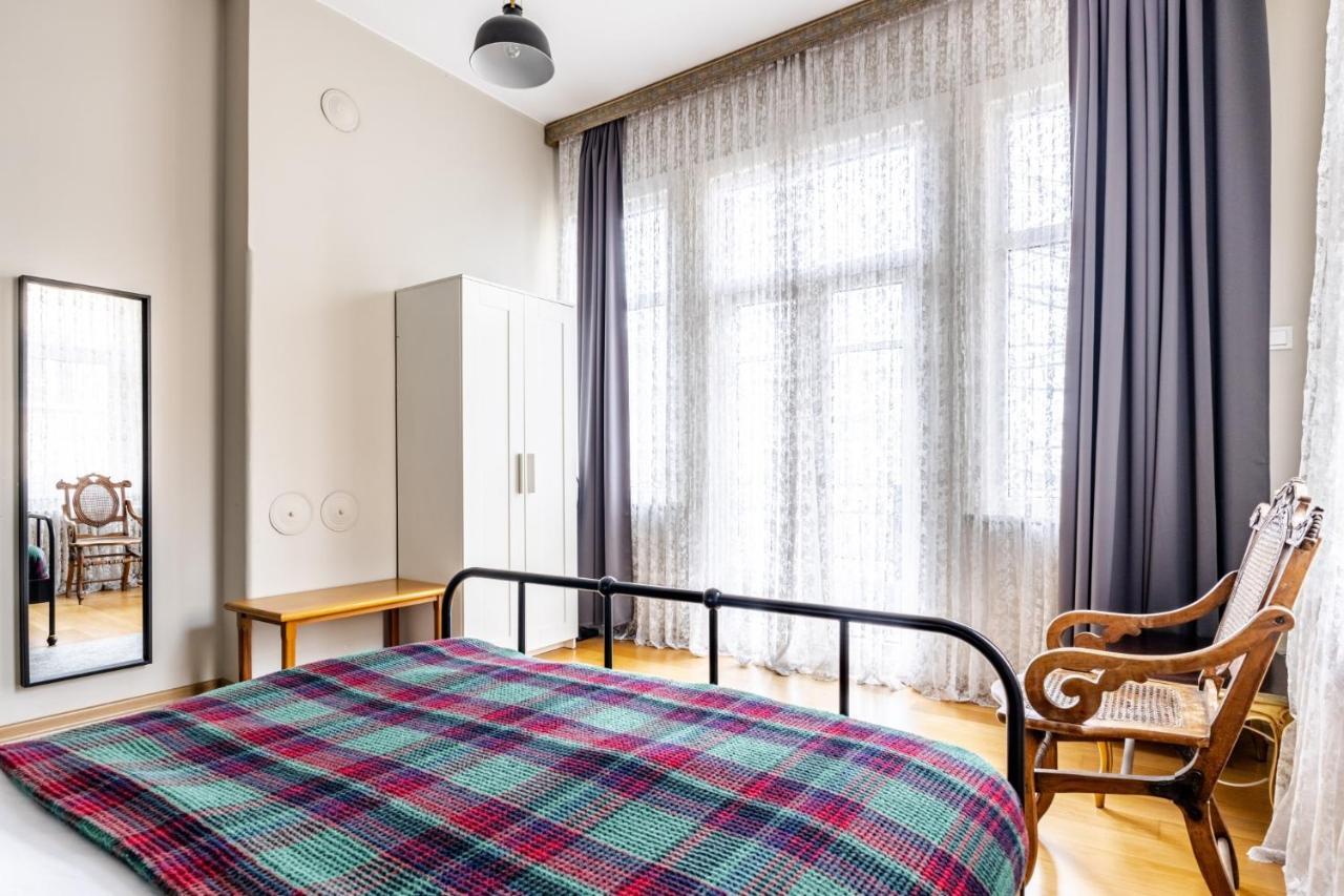 Flat With Balcony And Bosphorus View In Beyoglu Apartment Истанбул Екстериор снимка