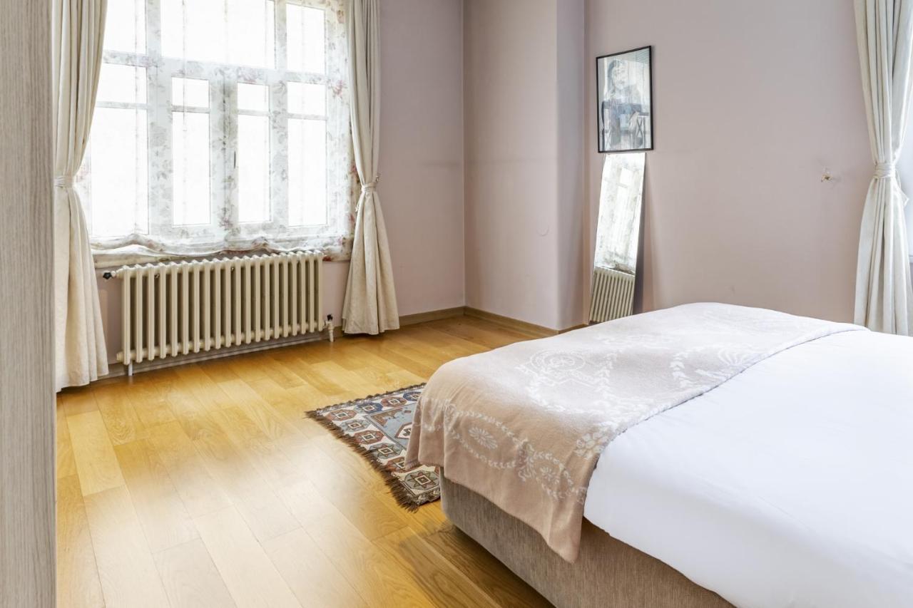 Flat With Balcony And Bosphorus View In Beyoglu Apartment Истанбул Екстериор снимка
