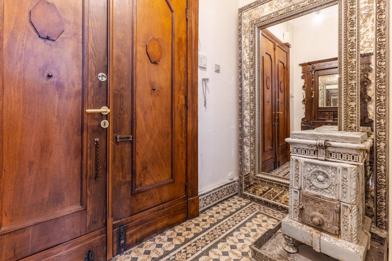 Flat With Balcony And Bosphorus View In Beyoglu Apartment Истанбул Екстериор снимка