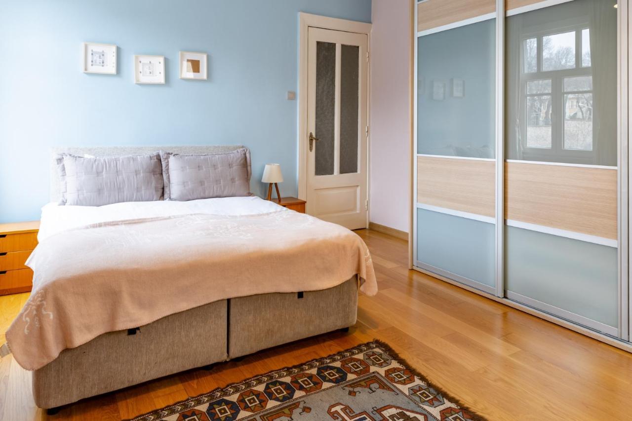 Flat With Balcony And Bosphorus View In Beyoglu Apartment Истанбул Екстериор снимка