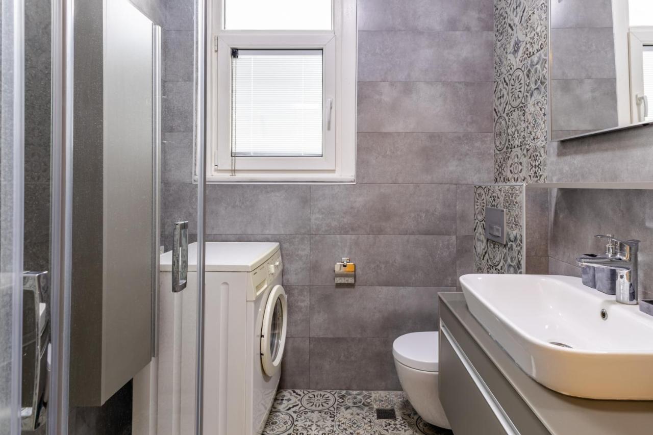Flat With Balcony And Bosphorus View In Beyoglu Apartment Истанбул Екстериор снимка