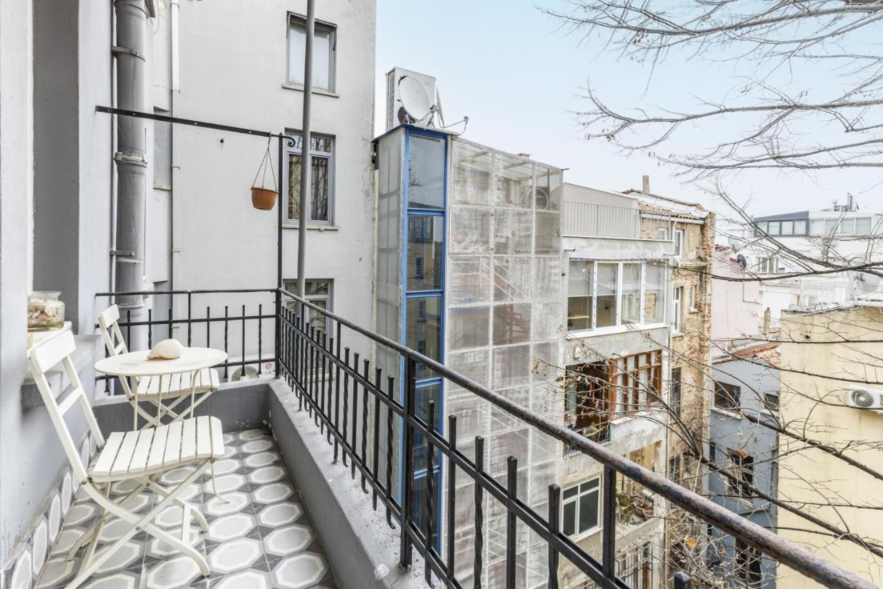 Flat With Balcony And Bosphorus View In Beyoglu Apartment Истанбул Екстериор снимка